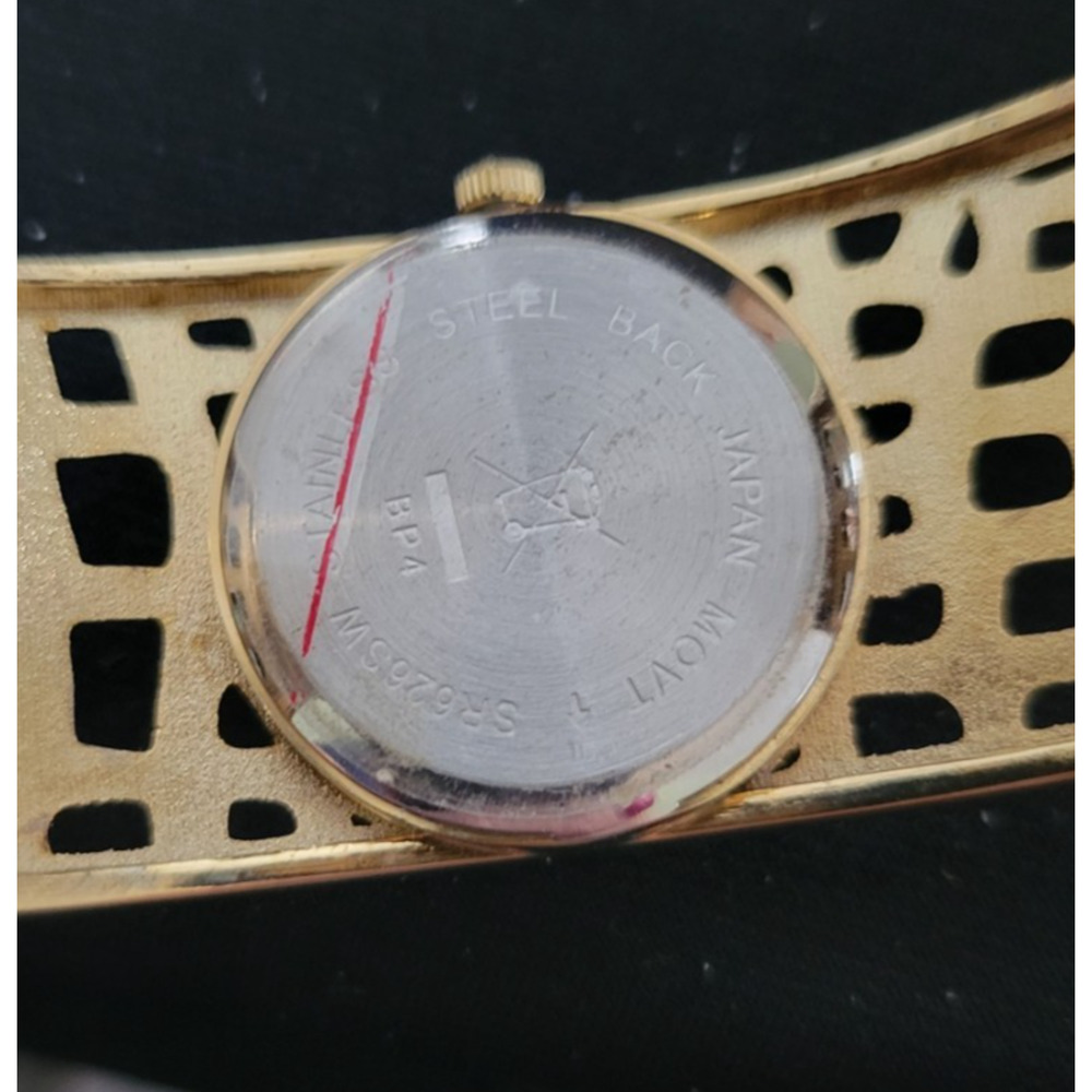 NOS Vintage AVON Silvertone Hinged Ladies Cuff Bracelet Watch - Picture 4 of 5